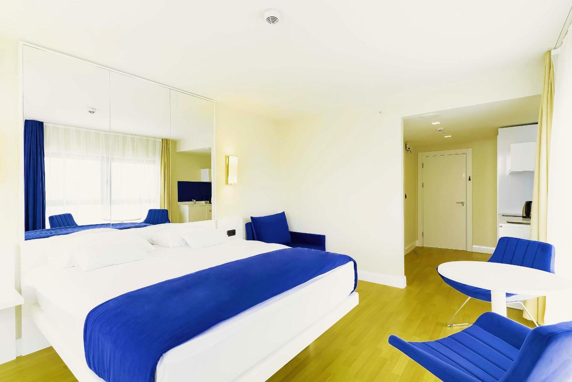 Orbi Twin Towers Aparthotel With Sea View Батумі Екстер'єр фото