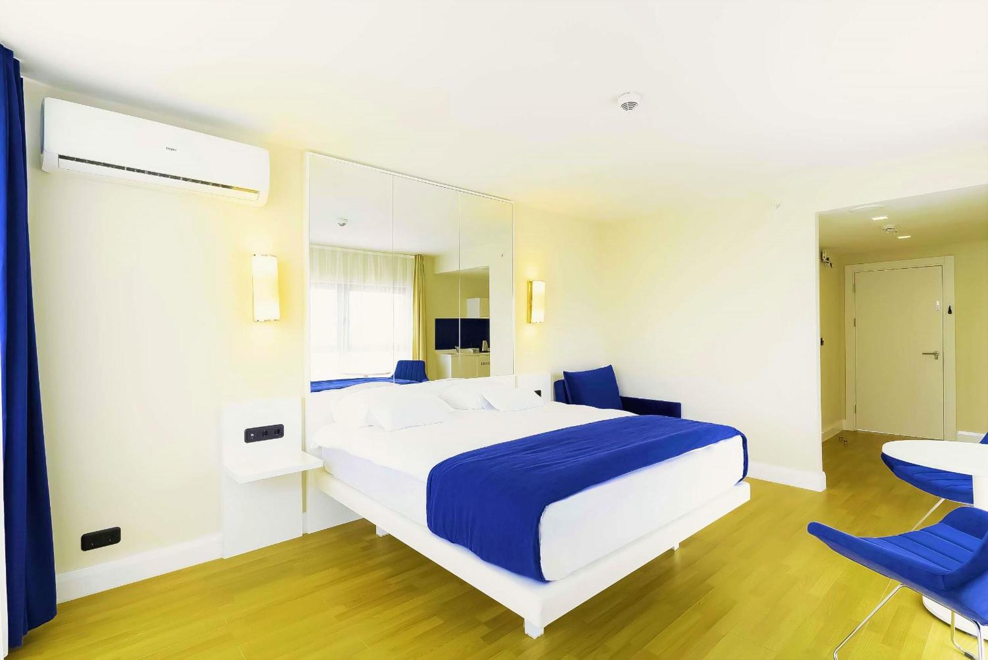 Orbi Twin Towers Aparthotel With Sea View Батумі Екстер'єр фото