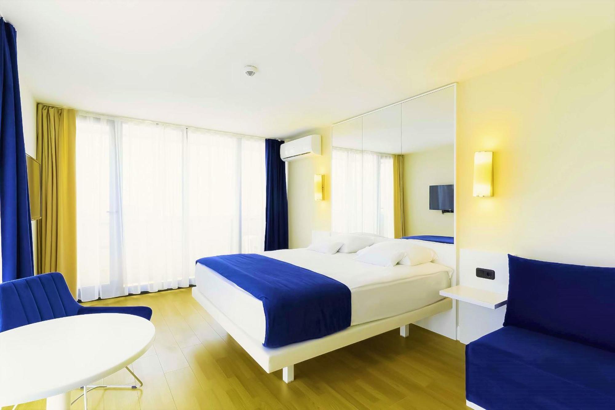 Orbi Twin Towers Aparthotel With Sea View Батумі Екстер'єр фото