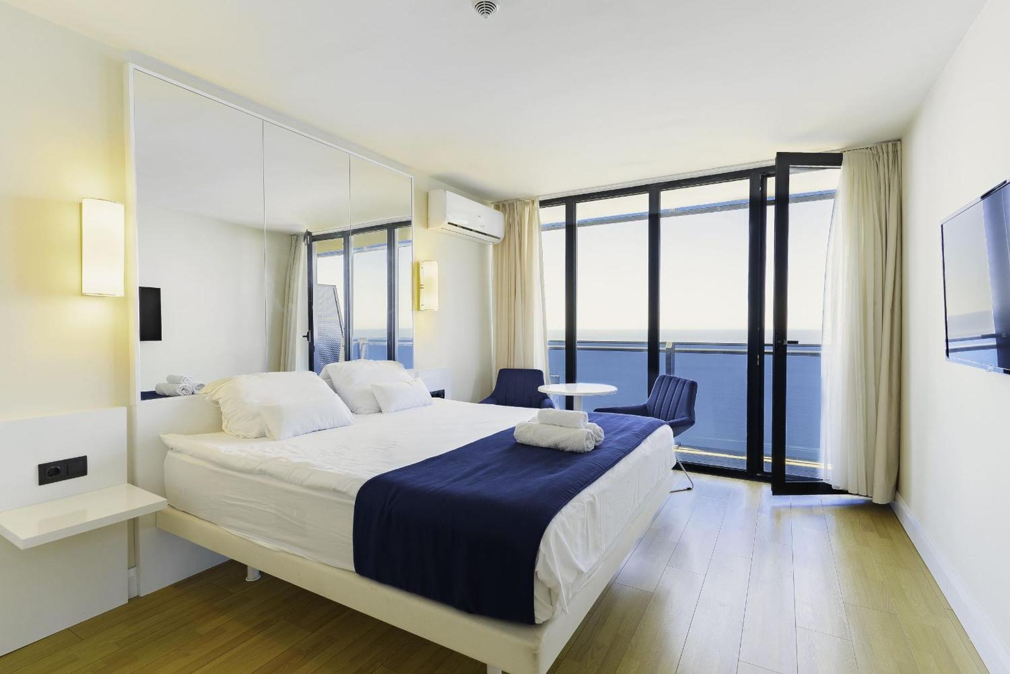 Orbi Twin Towers Aparthotel With Sea View Батумі Екстер'єр фото