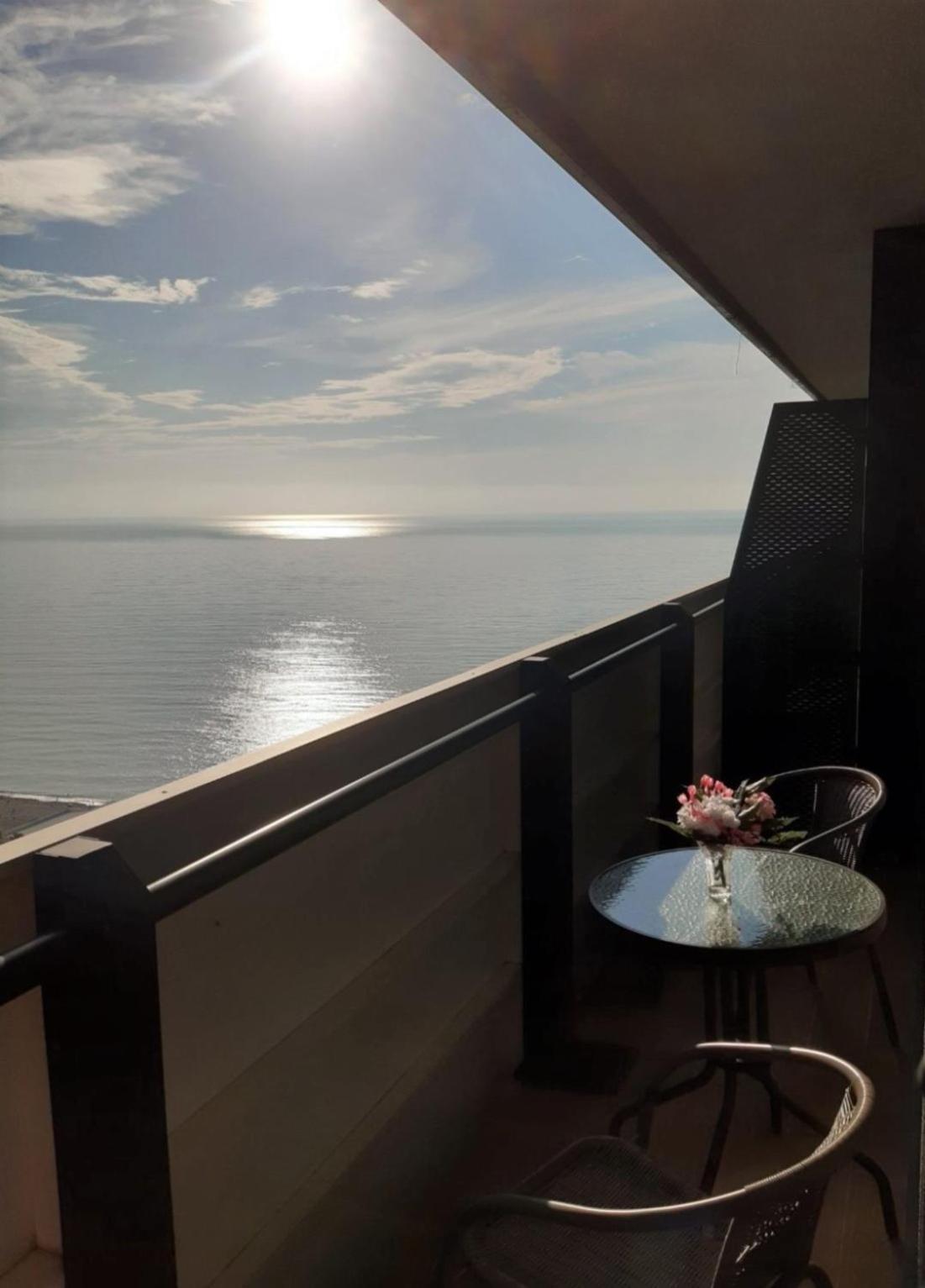 Orbi Twin Towers Aparthotel With Sea View Батумі Екстер'єр фото